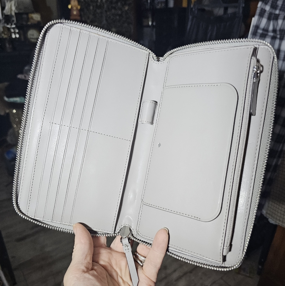 Kate Spade Travel New York Light Gray Large Zip Around Continental Wallet EUC